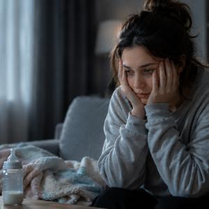 Послеродовая депрессия: признаки и как с ней справиться